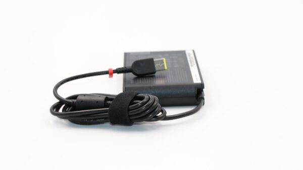 00HM686 Lenovo 135W AC Adapter - 00HM686